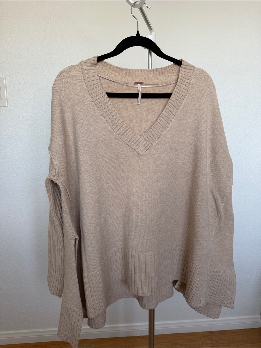 Free People Beige V-Neck Oversized Pullover Sweater